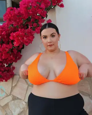 Tally Sharp photo 5 — Caucasian, Plus Size Model