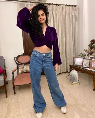 Tania Sachdev photo 10 — Brown, Asian