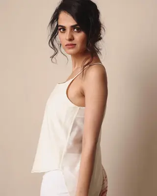 Tania Sachdev photo 9 — Slim, Brown
