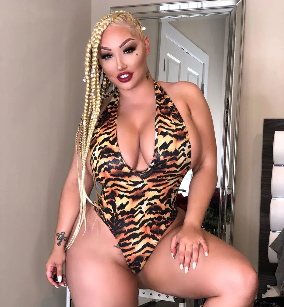 Tanya Lieder photo 2 — Blonde, Chubby
