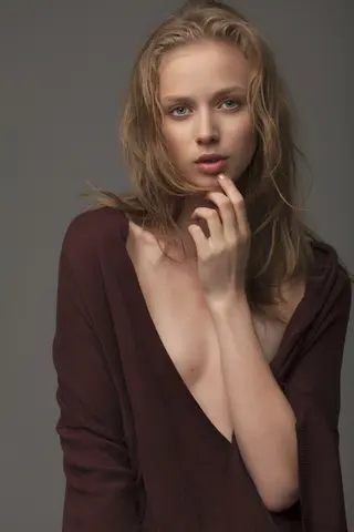 Tasha Sapojnikova photo 12 — Athletic, Grey
