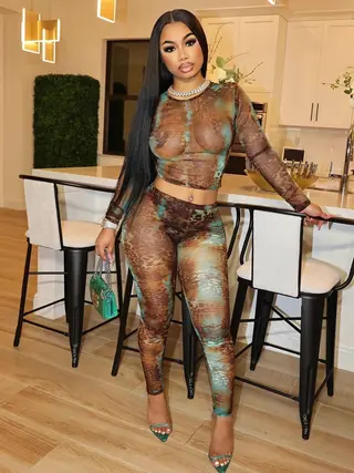 Tatiana Chanell photo 15 — Chubby, Brown