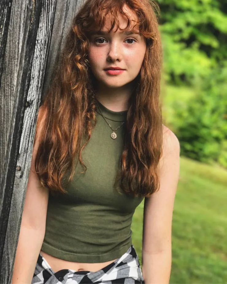 Taylor Richardson photo 16 — Brown, Caucasian