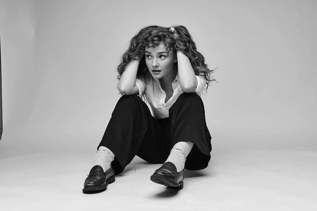 Taylor Richardson photo 19 — American, Brown