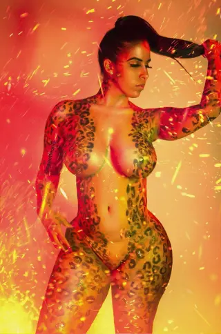 Thais Gonzalez photo 6 — Actress, Artist, Business Woman, Glamour Model, Influencer, Musician, American
