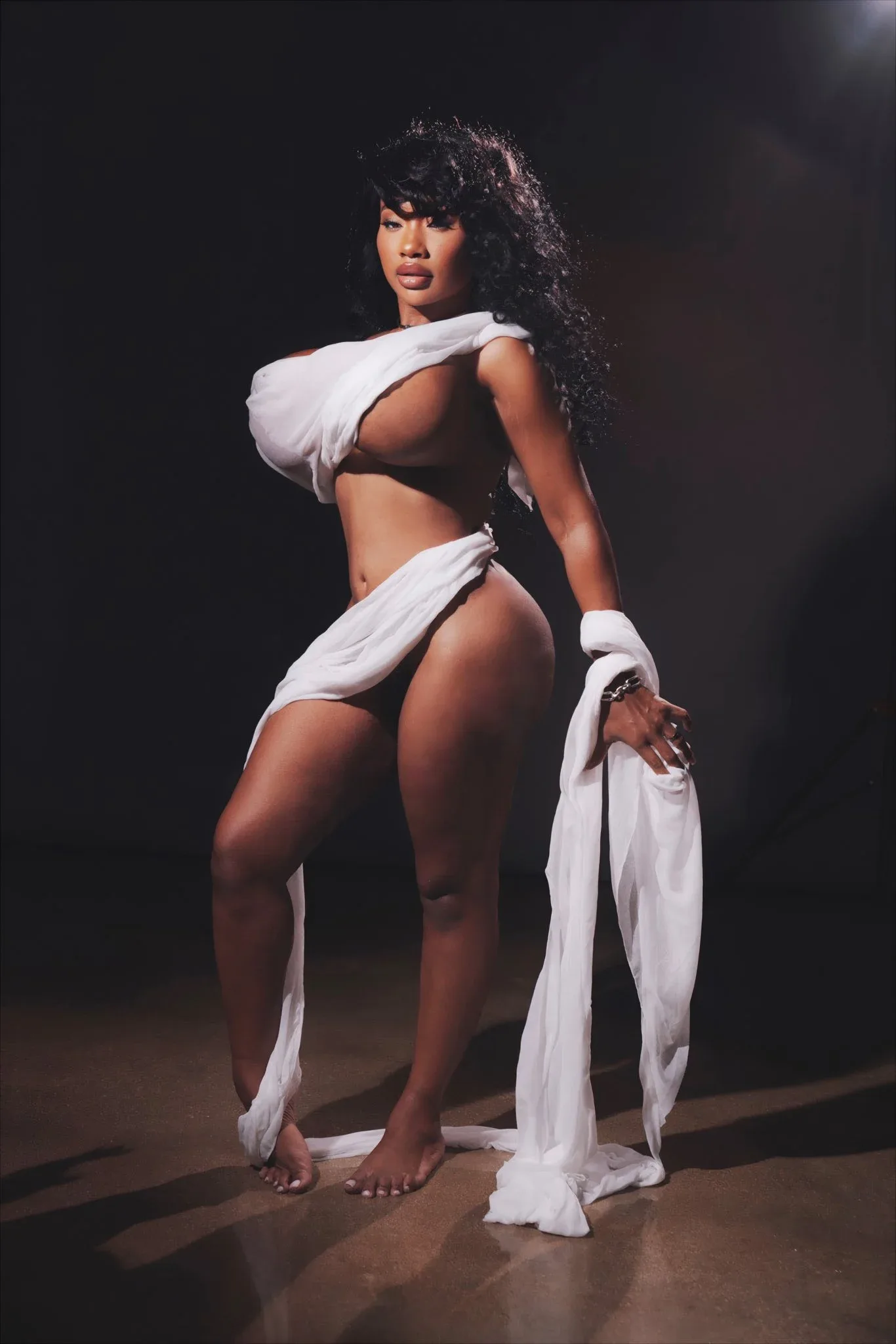 Tia Maria (Onlyfans) photo 2 — Brown, Average