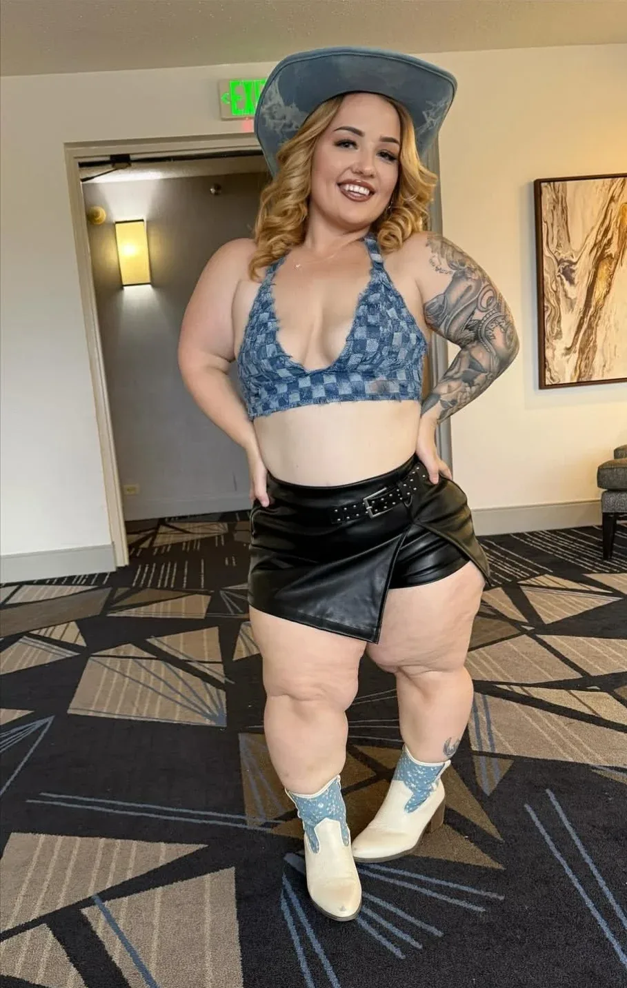 Tineeboo photo 9 — Blue, Adult Model, Exotic Dancer, Fetish Model, Plus Size Model, Stripper