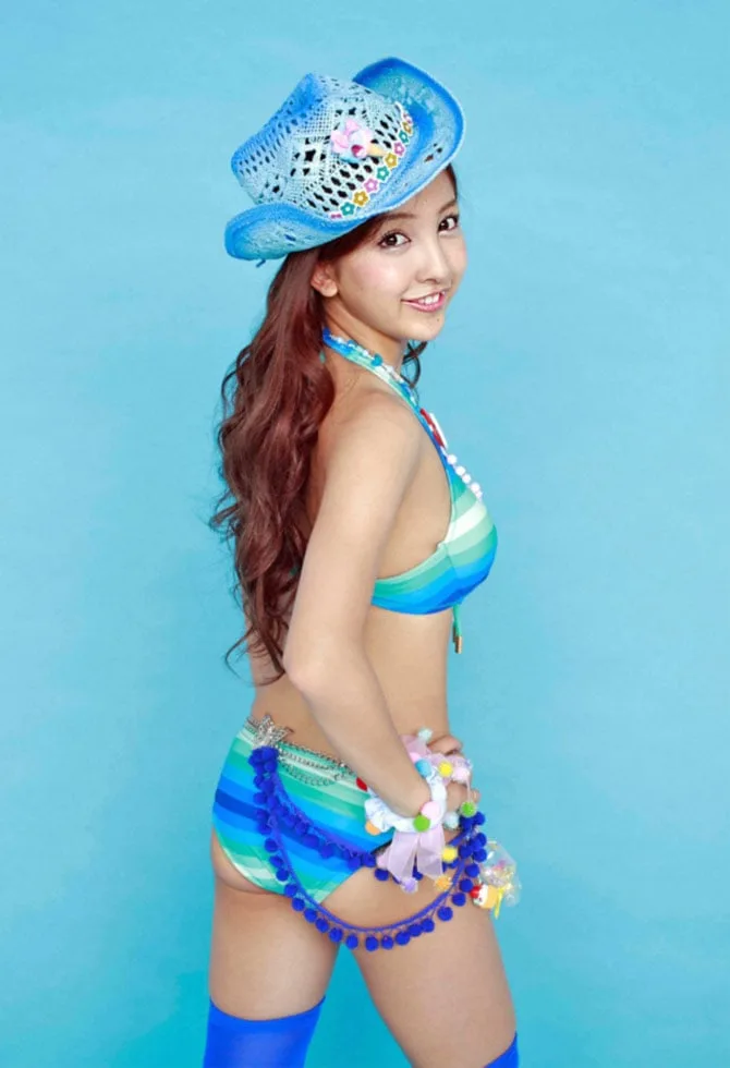 Tomomi Itano photo 2 — Asian, Actress, Business Woman, Gravure Idol, Model, Musician:  J-pop Idol (former)