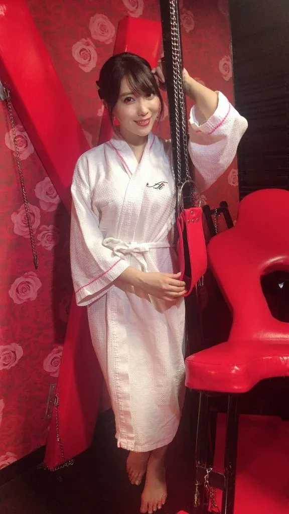 Tomomi Morisaki photo 11 — Asian, Actress, Gravure Idol (former), Influencer, Musician (former), Musician:  J-pop Idol (former), Race Queen (former), TikTok Star, YouTuber