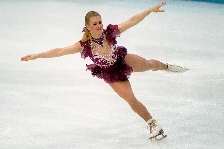 Tonya Harding photo 14 — Auburn, Average