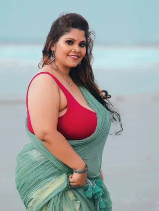 Toral Kapoor photo 3 — Chubby, Brown