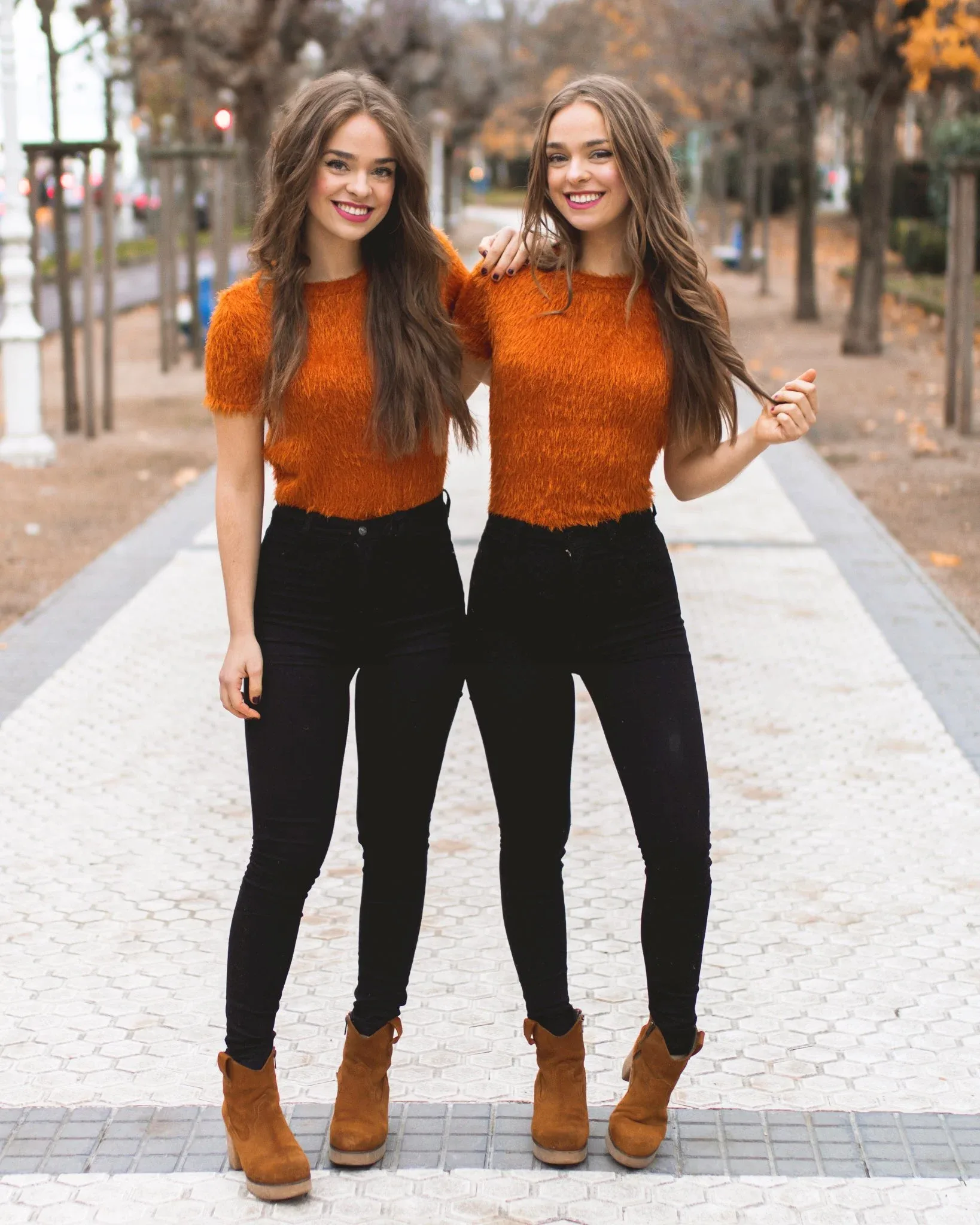 Twin Melody photo 8 — Brown, Slim