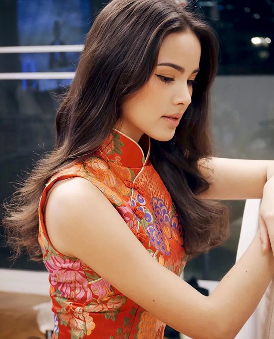 Urassaya Sperbund photo 9 — Slim, Brown