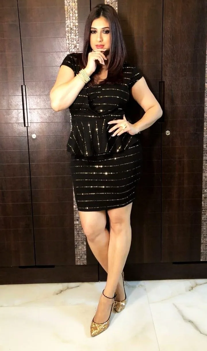 Vahbbiz Dorabjee photo 2 — Black, Average
