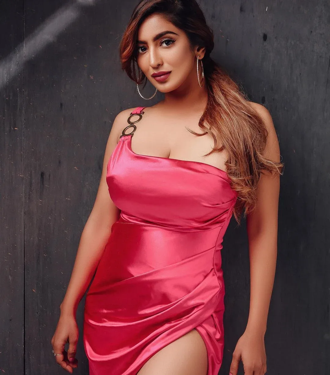 Vaibhavi Joshi photo 13 — Indian, Black