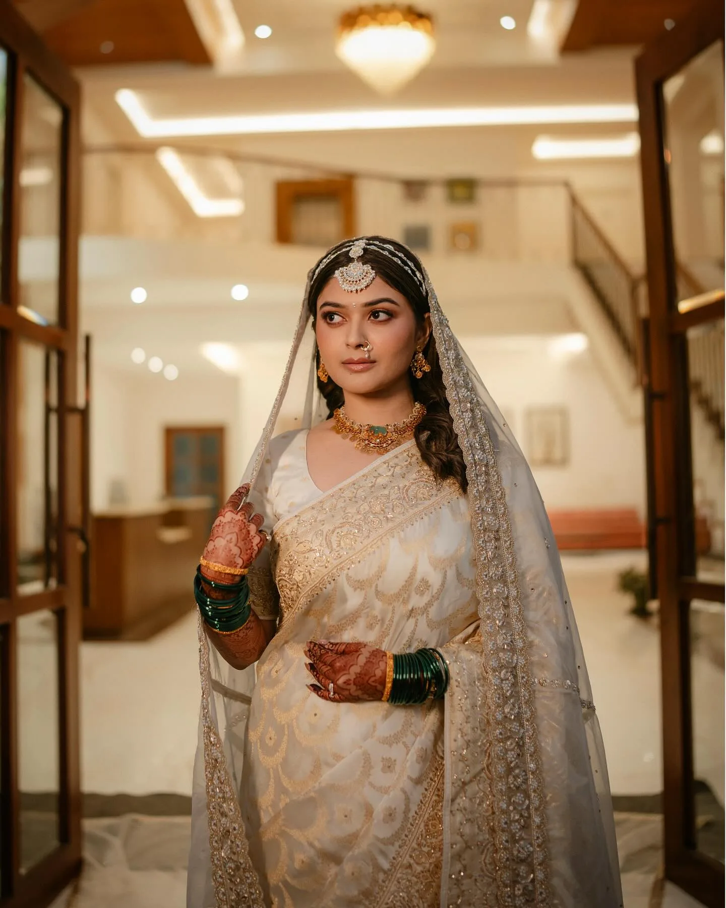 Vaibhavi Shandilya photo 3 — Slim, Brown
