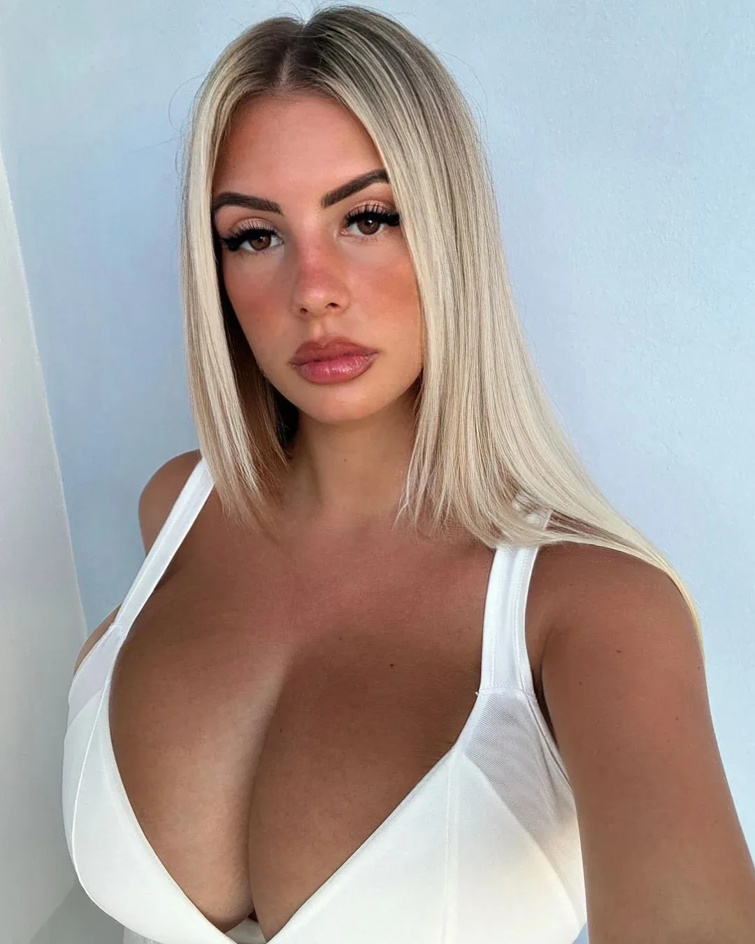 Valentina Di Rocco photo 20 — Blonde, Average