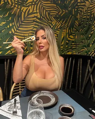 Valentina Di Rocco photo 9 — Average, Brown