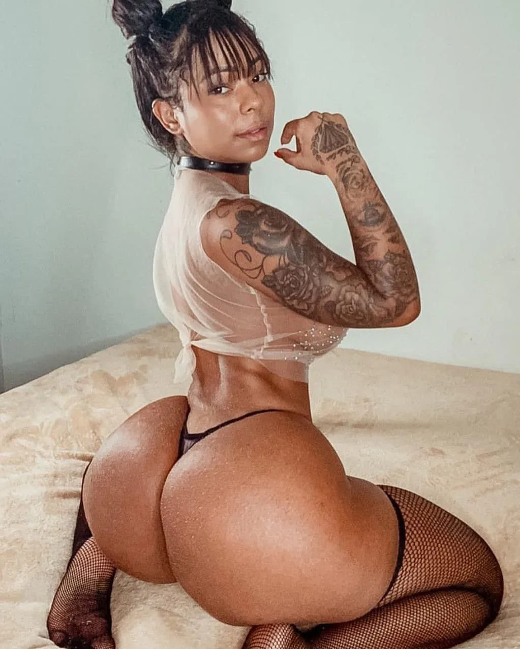 Valentina Ferraz photo 16 — Brown, Latin