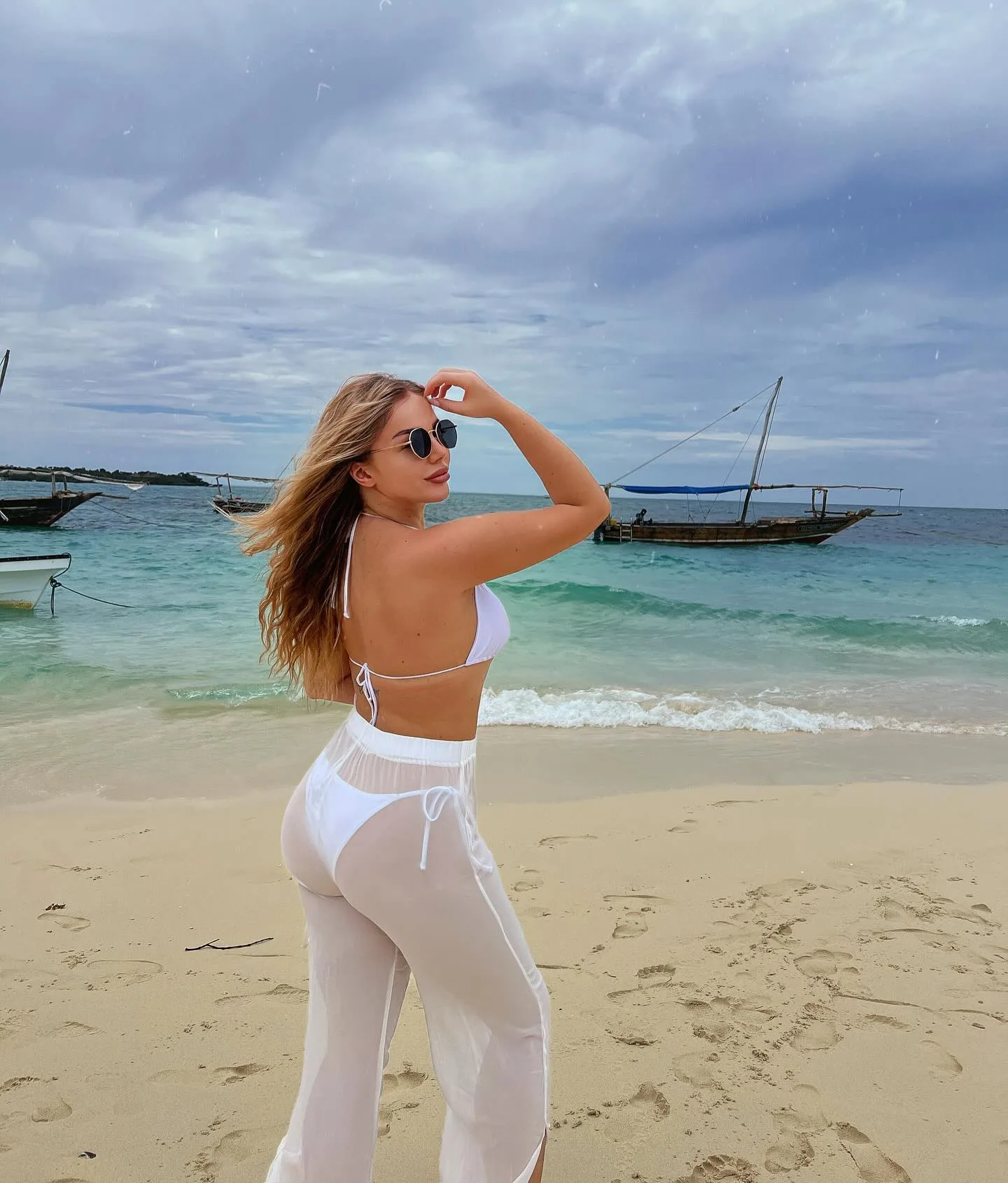 Valentina Flies photo 8 — Blonde, Average