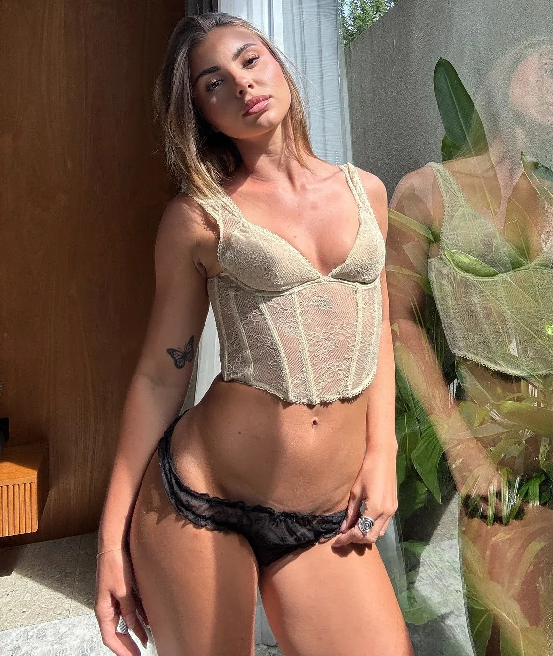 Valentina Grey photo 10 — Brown, Caucasian