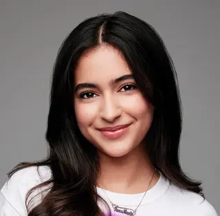 Valentina Herrera photo 4 — Brown, Latin