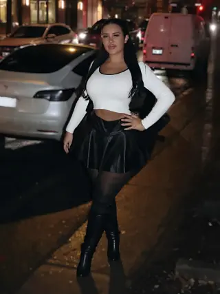 Valentina Yesenia photo 2 — Black, BBW