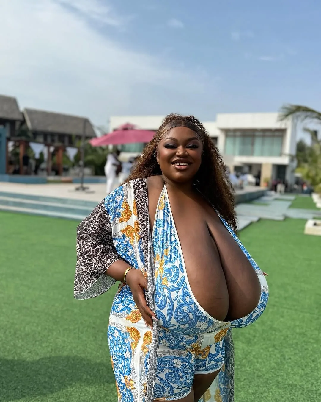 Vanessa Anietie photo 4 — Hazel, Black