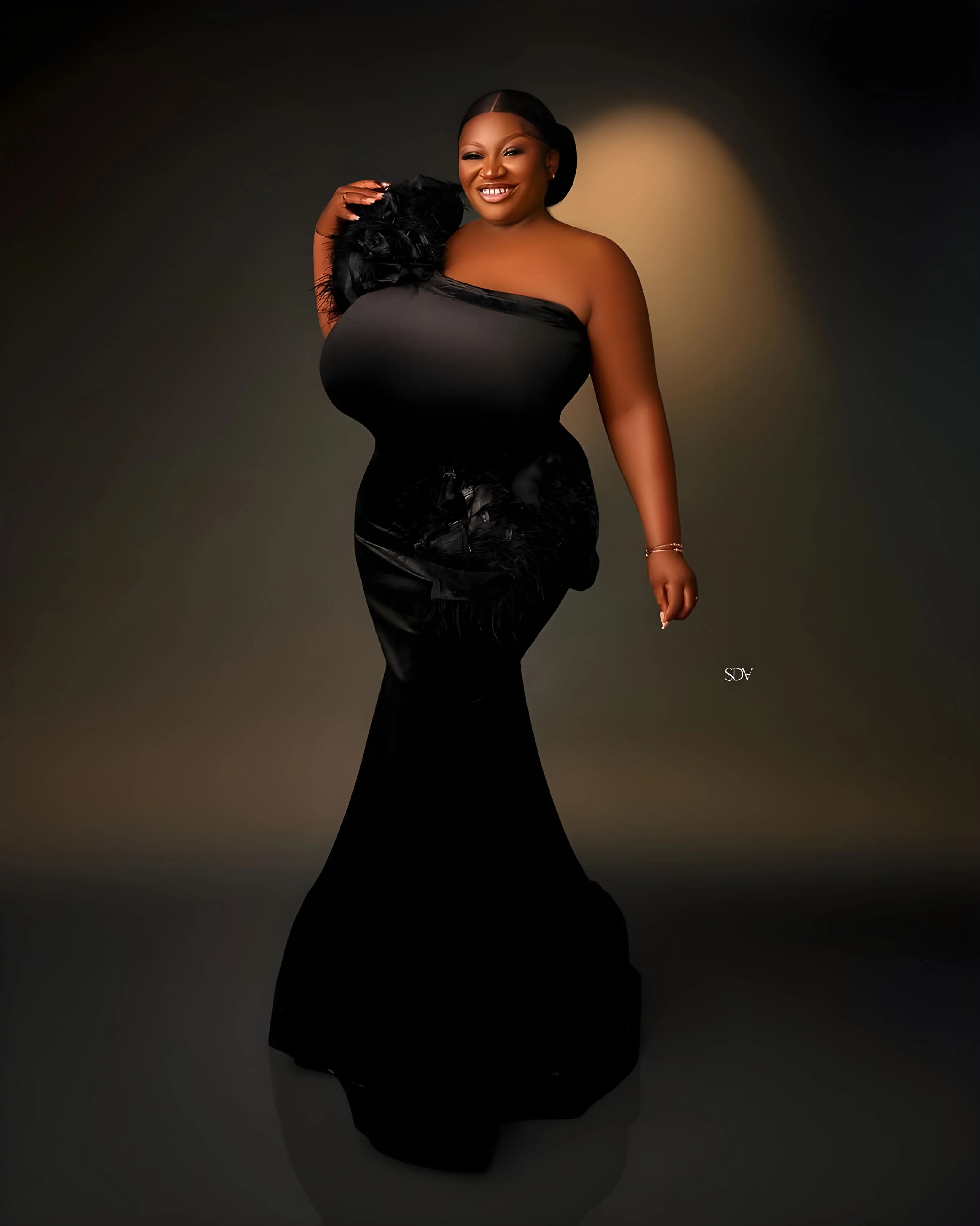 Vanessa Anietie photo 9 — Chubby, Hazel