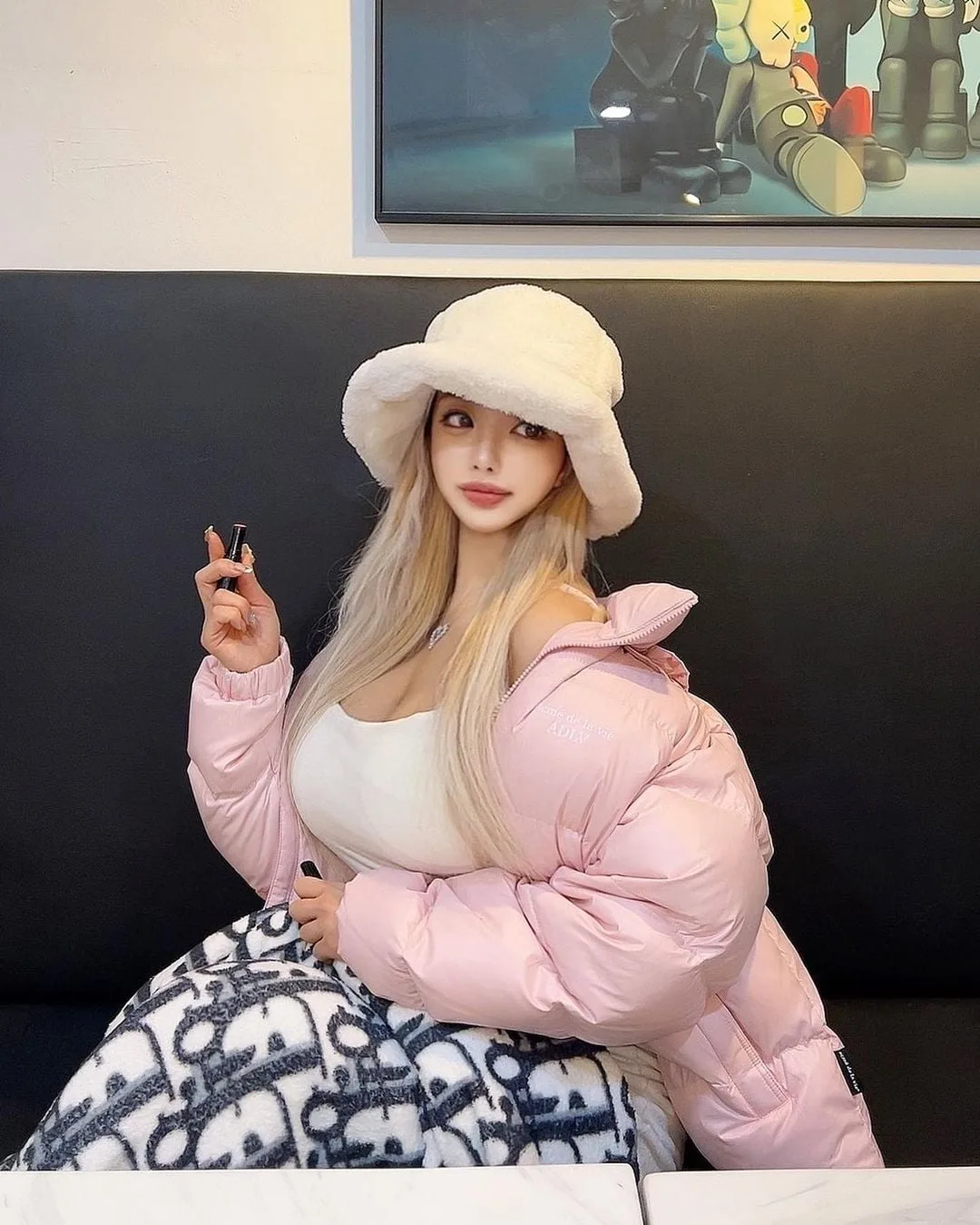 Velymom photo 2 — Blonde, Slim