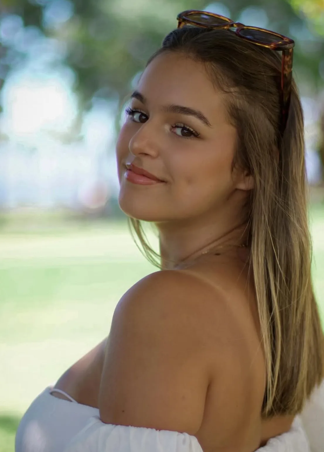 Vera Branco photo 4 — Brown, Caucasian