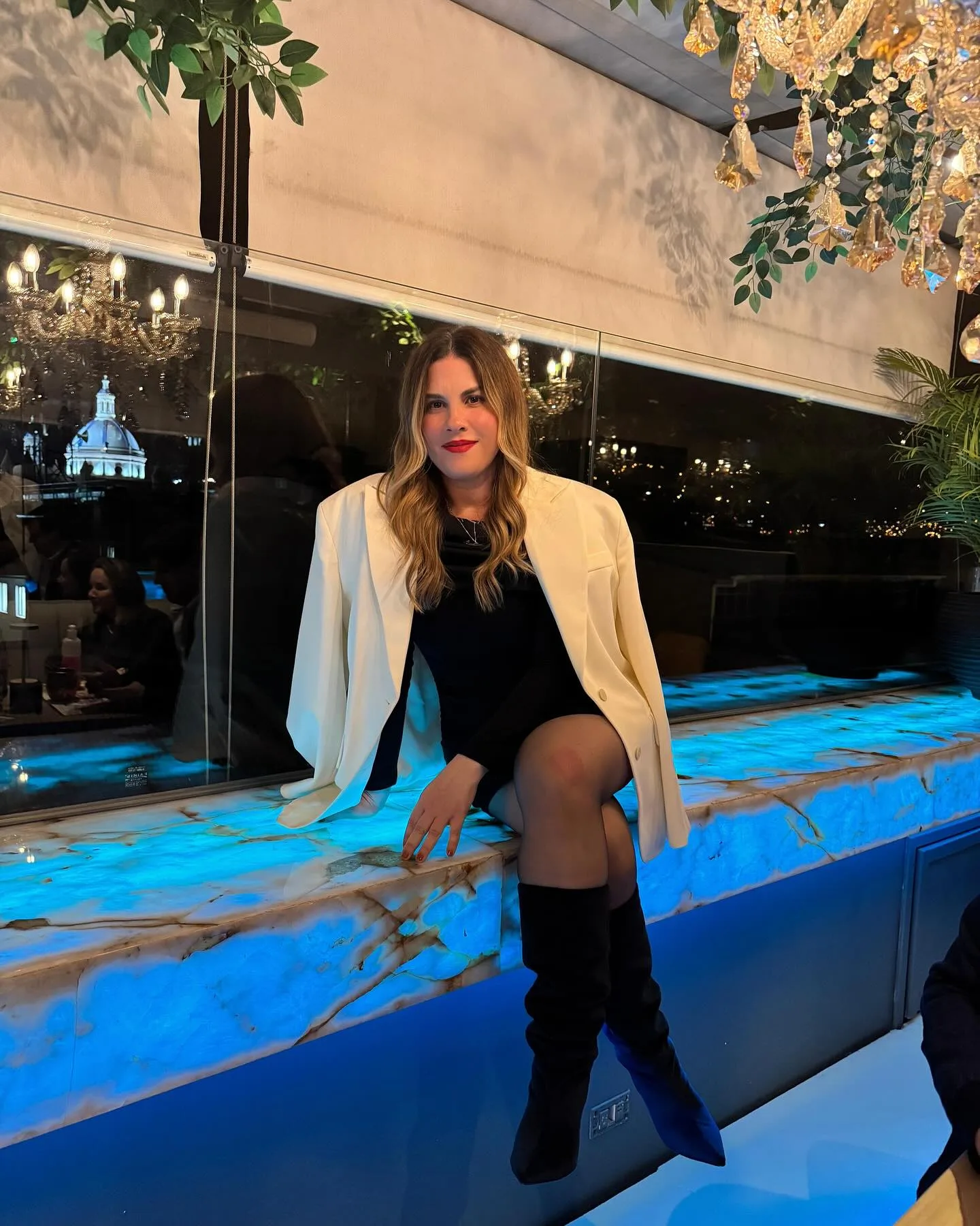 Veronica Vergara photo 3 — Average, Brown